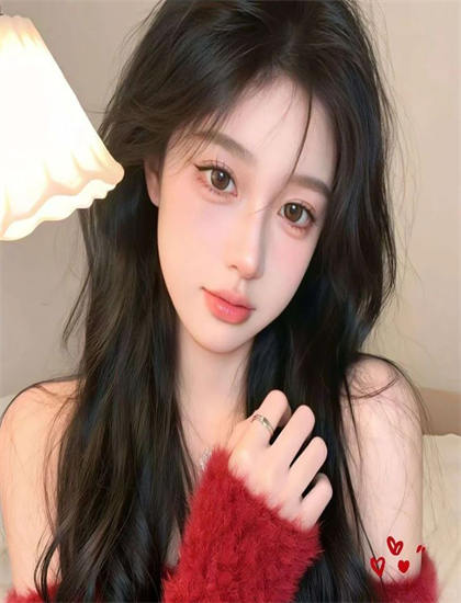 表演艺术解析：《小品一家人四川方言精选》的表演风格的独特性与艺术价值 揭示人性的复杂与美好